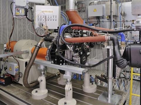 Specific flexible hoses for engine test rooms