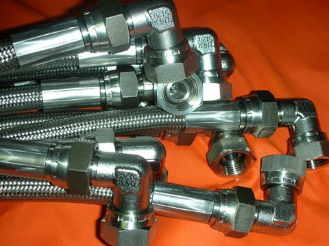 Tubi flessibili raccordati e compensatori inox