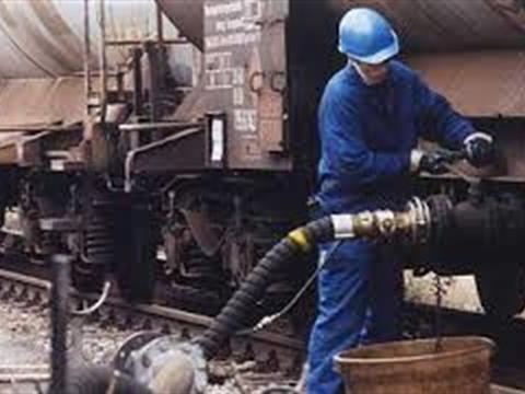 Hydrocarbon delivery hoses